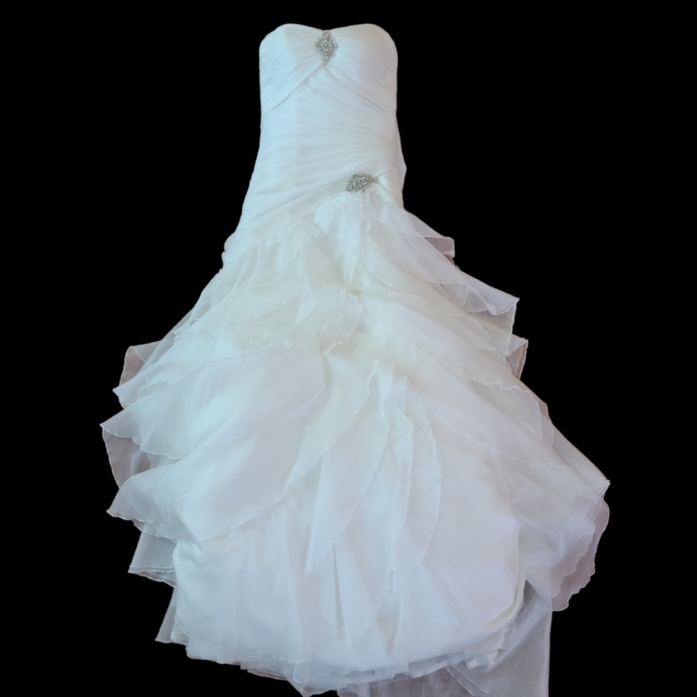 New w/ Tags, Essense of Australia Classic, Romantic Wedding Gown- Bridal, Size 0 - Picture 5 of 16